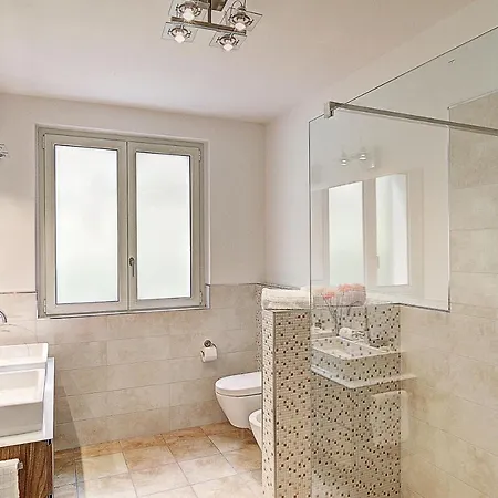 Sleeps 10 Pool Air Con Wifi וילה *