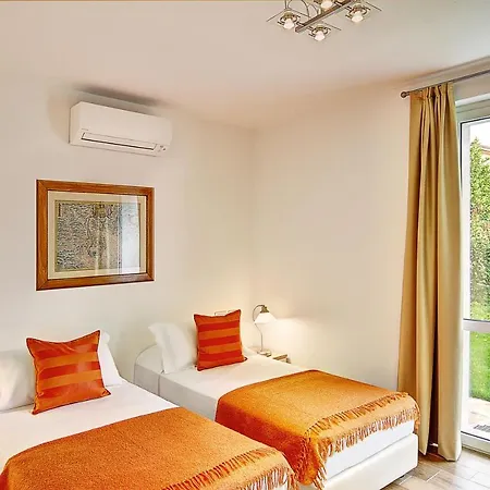 וילה Sleeps 10 Pool Air Con Wifi *